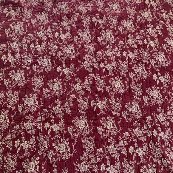 EUC Burgundy Floral Design Quilt - Throw - Reversible with Channel Stitching - Picture 4 of 14